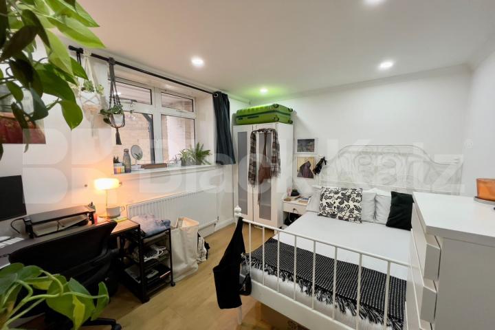 Recently redecorated throughout, wooden floors, white walls & superbly located Browning Street , Elephant and Castle SE17